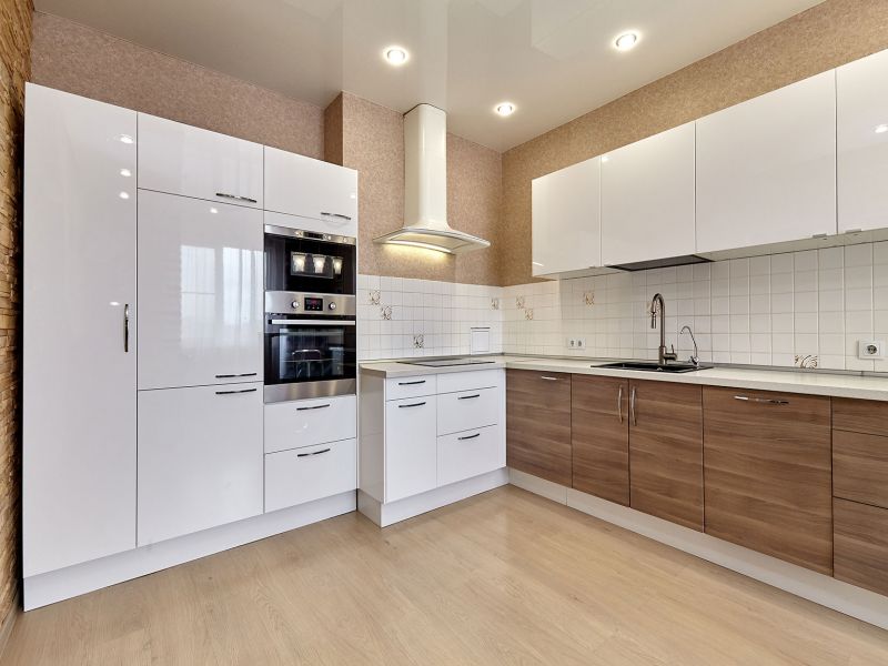 ¿Cuál es el precio del panel acrílico para puerta de gabinete de cocina? ¿Es bueno?